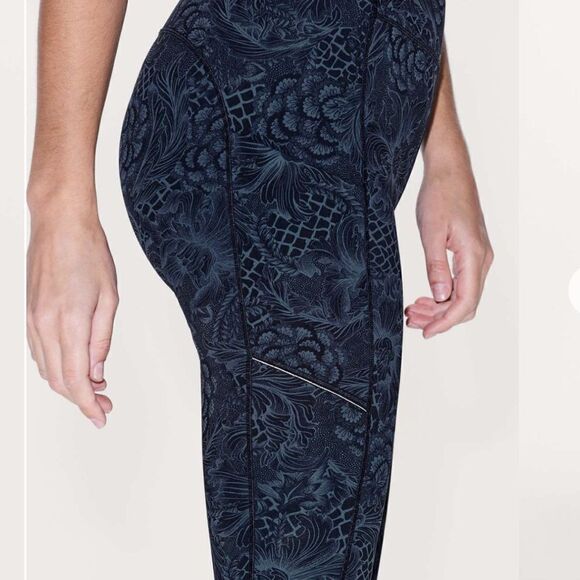 Lululemon Speed Up Tight Full-On Luxtreme 28" Nouveau Mach Blue Black Size 6 - Picture 4 of 16